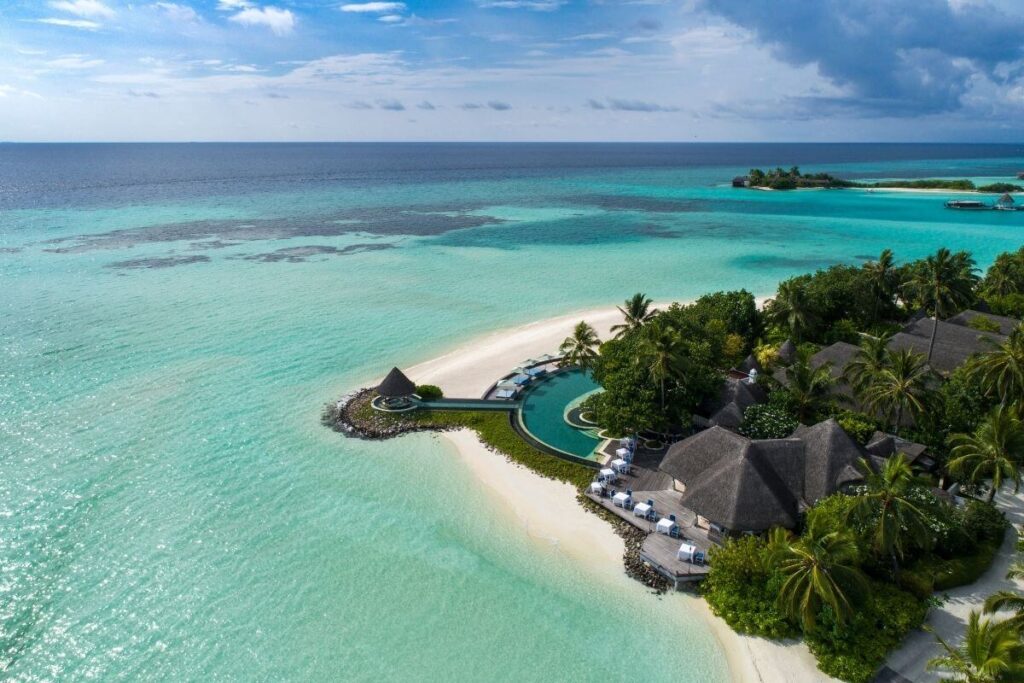 Four Seasons Kuda Huraa - AWAVE Travel