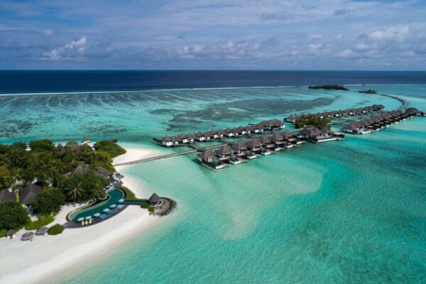 Four Seasons Kuda Huraa - AWAVE Travel