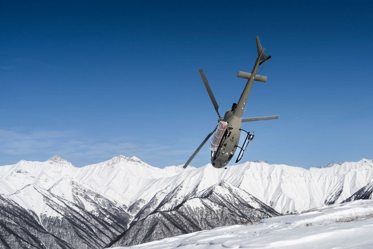 Helicopter for Heliskiing in the Grand Caucasus in Georgia