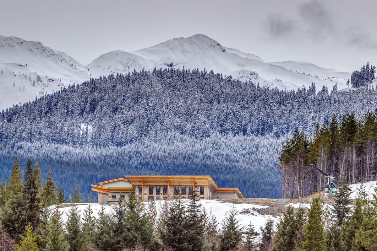 Heliski in British Columbia Lodge