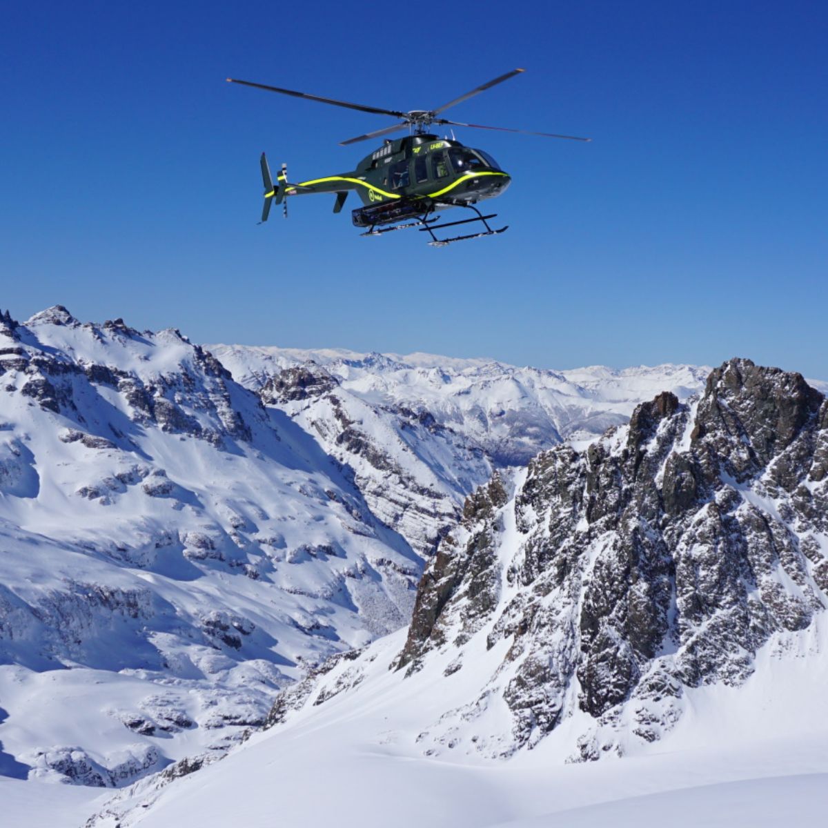 Argentine mountains heliskiing