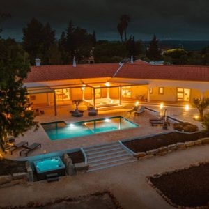 Tiny Whale Surf Lodge